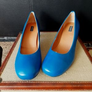 Array FLATTER Pumps NWT